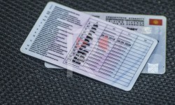 Элдик репортер: Кочкор - Атанын айдоочулук күбөлүк берүүчү жайындагы жемкорлук