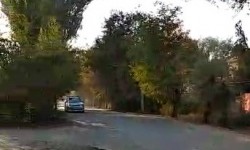 Элдик репортер: Новопавловкадагы машине менен жөө адамды жарыштырган ичке көчө көйгөйү  