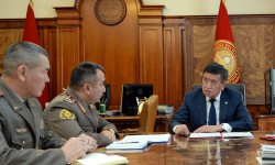 Президент Сооронбай Жээнбеков аскер жагдайынан кабар алды