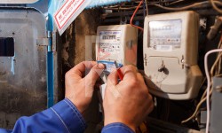 Элдик репортер: 200 сом үчүн суукта аз камсыз үй бүлөнүн жарыгы өчүрүлдү