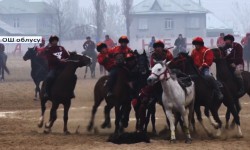 Чыңгыз Айтматовдун 90 жылдыгына карата “Жаныбарым Гүлсары” аталган ат оюндары өтүүдө