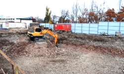  Бишкектеги 7-кичи район жашоочулары менен үй куруучулардын ортосундагы талаштуу маселе 