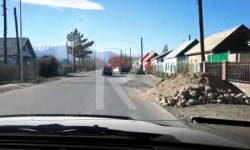 Элдик репортер: Балыкчынын көчөлөрүндө бир дагы тротуар оңдуу эмес...