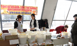 Борбор калаадагы спорт ордосунда бал жарманкеси өтүп жатат