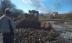 Ысык-Көл облусунда кооптуу саналган сайдын жээктери бекемделүүдө