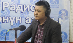 Эмилис Сарбаков: Балдар үчүн жан дүйнөбүздү төгөбүз