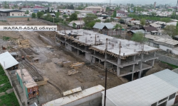 Жалал-Абадда мыйзамсыз башталган көп кабаттуу үйдү токтотууга эскертүү берилди