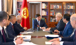 Абылгазиев: "Экологиялык экспертиза аяктаганга чейин уран кенинде ишти токтотуп туруу керек"