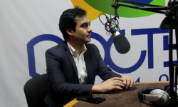 Акыл жаштан, асыл таштан