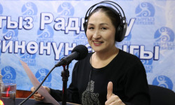 Дилбар Райымбекова: Анапия эжем чыгарган обондорун ырдап бергенде эле ээлеп алабыз