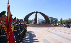 Улуу Жеңиштин 74 жылдыгына арналган салтанаттуу иш-чара "Жеңиш" аянтында болду