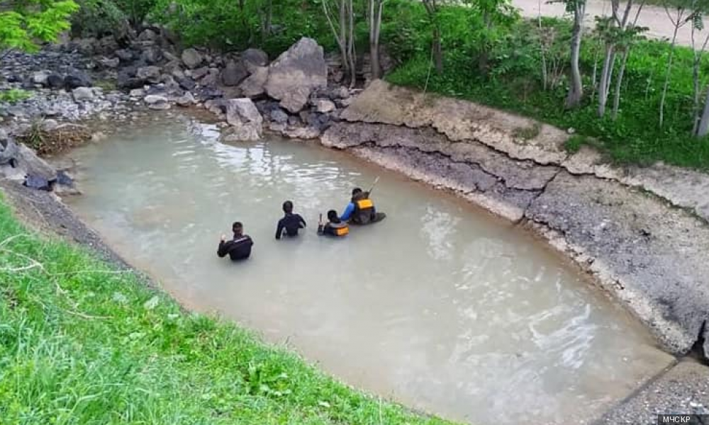 Водолазы МЧС КР определяют пригодные для купания водоёмы