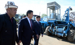 Сооронбай Жээнбековдун Ысык-Көл облусунда иш сапары уланып жатат