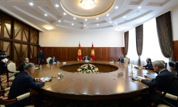 Президент ЖККУ ПА Кеңешинин жыйынында олуттуу маселелер көп экенин белгиледи