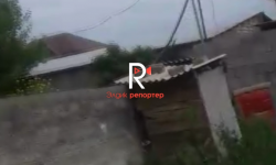 Арча-Бешик конушундагы үйдөн-үйгө чубалган электр чубалгылары   