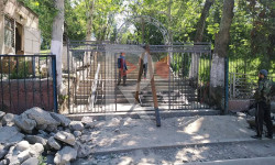 Ала-Букадагы 10 жылдык бүтүрүүчүлөр мектебине кандай жардам көрсөтүштү?