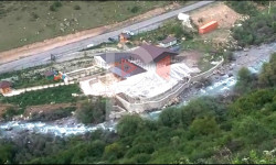 Ак-Суу: бассейнден чыккан саркынды суу дарыяга куюлууда