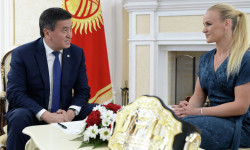 Президент Валентина Шевченкону куттуктады