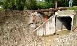 Токтогул: курулуп жаткан көпүрө аягына чыкпай турат