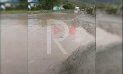 Нарын: жаан жааганда көлчүккө баткан Таалай көчөсү