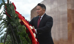 Монголиянын президенти «Ата-Бейит» комплексине барды 