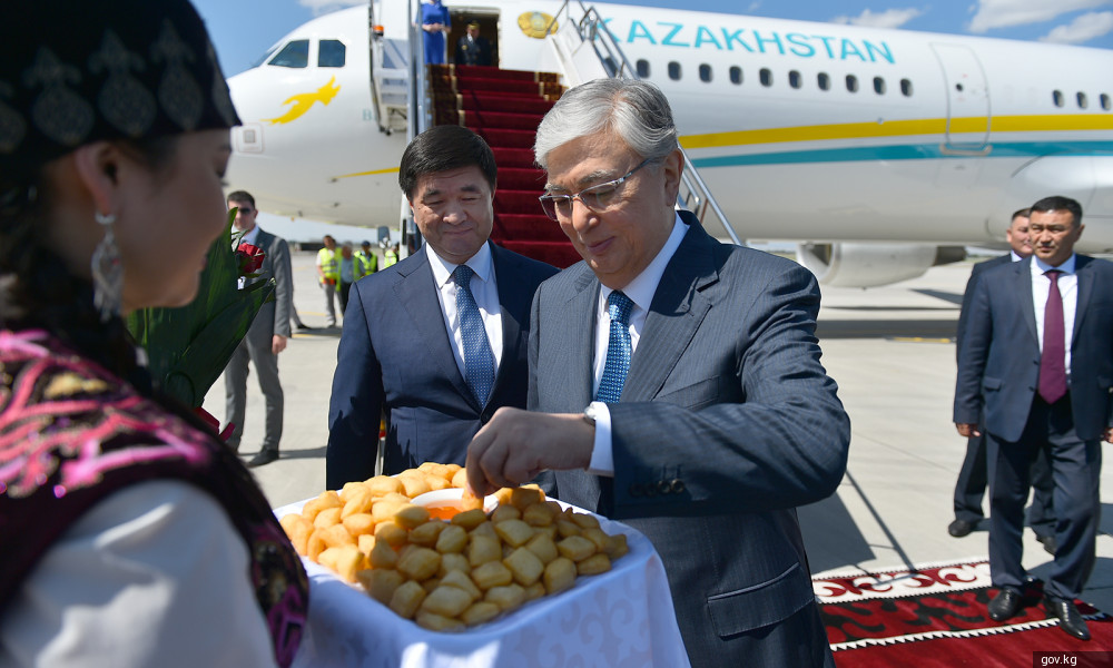 Казакстандын Президенти Касым-Жомарт Токаев Кыргызстанга келди