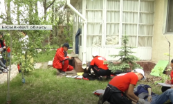 Окуучуларга чукул кырдаалдарда алгачкы жардам көрсөтүү үйрөтүлүүдө  