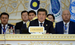 Сооронбай Жээнбеков: "Кыргызстан терроризмди жана экстремизмди чечкиндүү айыптайт"