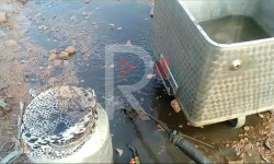 Таза суусуз Лама айылы, ылай аккан сууну ичүүдө