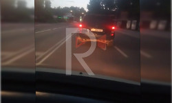 Жол чырагын көзгө илбей айдап бара жаткан айдоочу