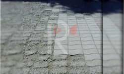 Бишкектин борбордук көчөлөрүндөгү талкаланган тротуарлар