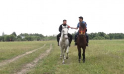 Ат жалында ойногон жигиттер