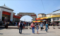 Ош базарына атайын рейд уюштурулуп, мыйзамсыз соодагерлер базардан чыгарылды