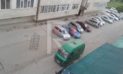 Көк-Жар: көп кабаттуу үйдүн тегерегиндеги башаламандык