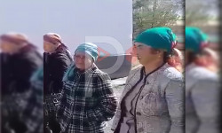 Кезек күтүп чарчаган эл