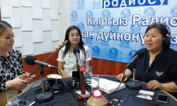 Миргүл Асаналиева: -Токтобек агайыбыз ырдасаңар ашыра ырдагыла, ырдай албасаңар көркүн бузбагыла - деп айтат