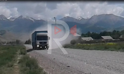 Сапырылган Ак-Муз айылынын чаңдуу жолу