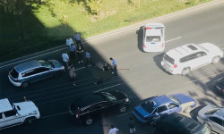 Бишкекте жаш кызды унаа сүзүп кетти