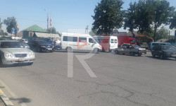 Жибек Жолу-Фучик көчөлөрүнүн кесилишинде жол чырагы иштебей турат