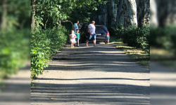 Чыңгыз Айтматов көчөсүндөгү талкаланган тротуар