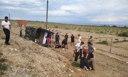 Ысык-Көлдө кичи автобус оодарылып, жүргүнчүлөр жеңил жаракат алышты  