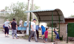 Кыргыз-Чек айылынын жаштары  айылына  аялдама курууну колго алышты