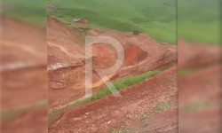 Казылган чуңкурдан малчылар түйшүк тартышууда