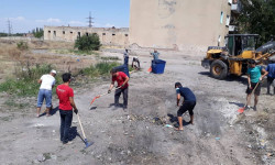 Кара-Балта: көчөлөрдөгү үйүлгөн таштандылар чыгарылды