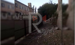 Кадамжай: жолду тороп, айланасын тосуп алган бала бакча