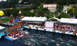 Бактыбек Турусбеков Босфорду сүзүп өтүү спорттук иш-чарасына катышты  