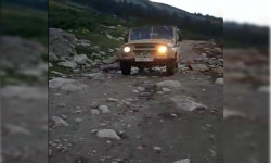 Таштак жолдон түйшүк тарткан малчылар