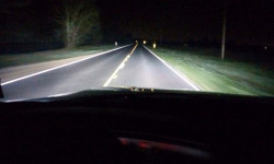 Түнкү чырактар жок, айдоочуларга тоскоолдуктар жаралууда