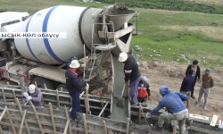 Ысык-Көл районунун Кара-Ой айылында жаңы суу каналы салынууда