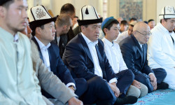 Мамлекет башчысы борбордук мечитке барды